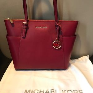 Michael Kors Jet Set Saffiano Tote
